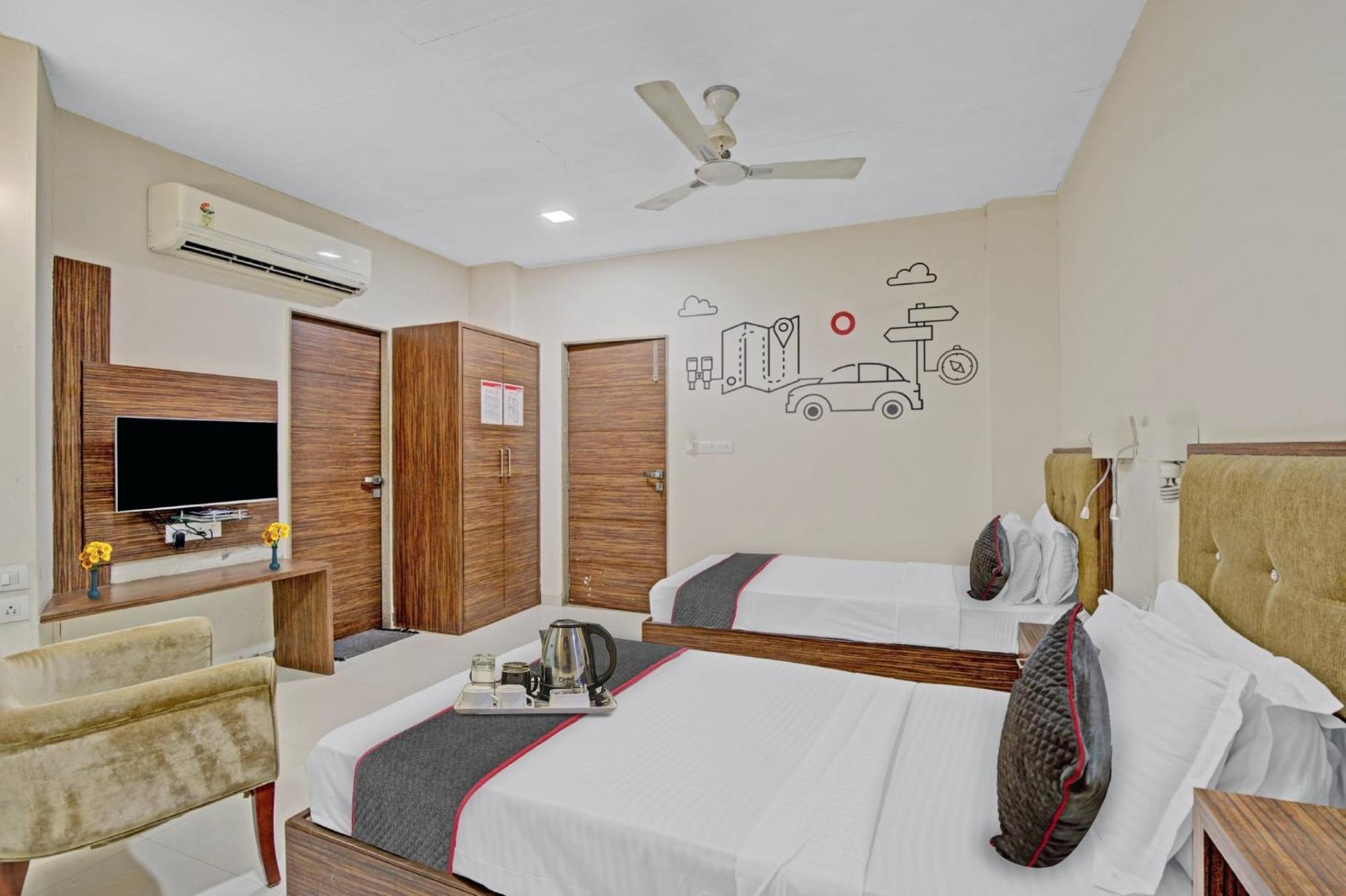 אחמדאבאד Hotel O The Kia Residency Hotel And Banquet מראה חיצוני תמונה