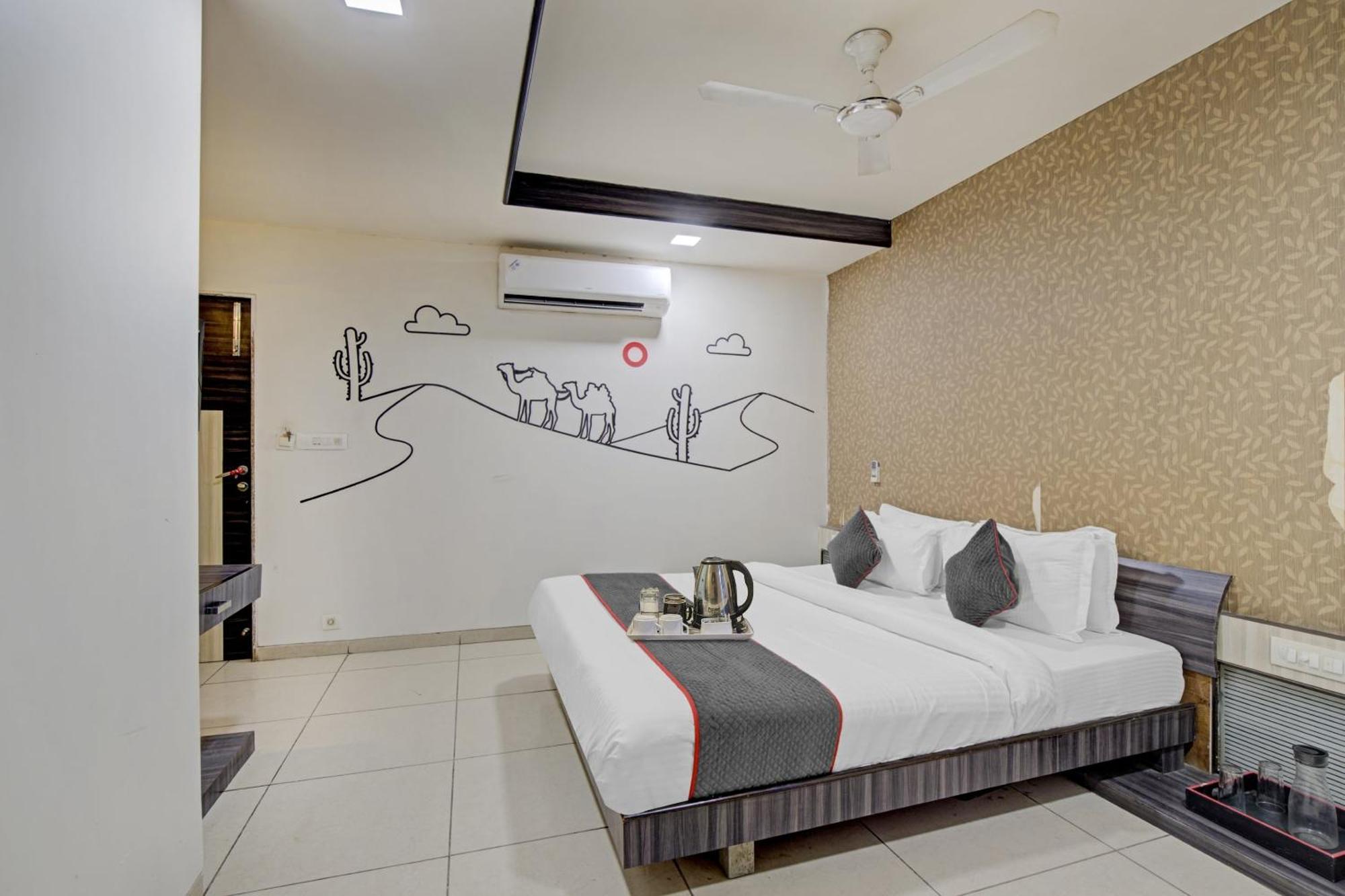 אחמדאבאד Hotel O The Kia Residency Hotel And Banquet מראה חיצוני תמונה