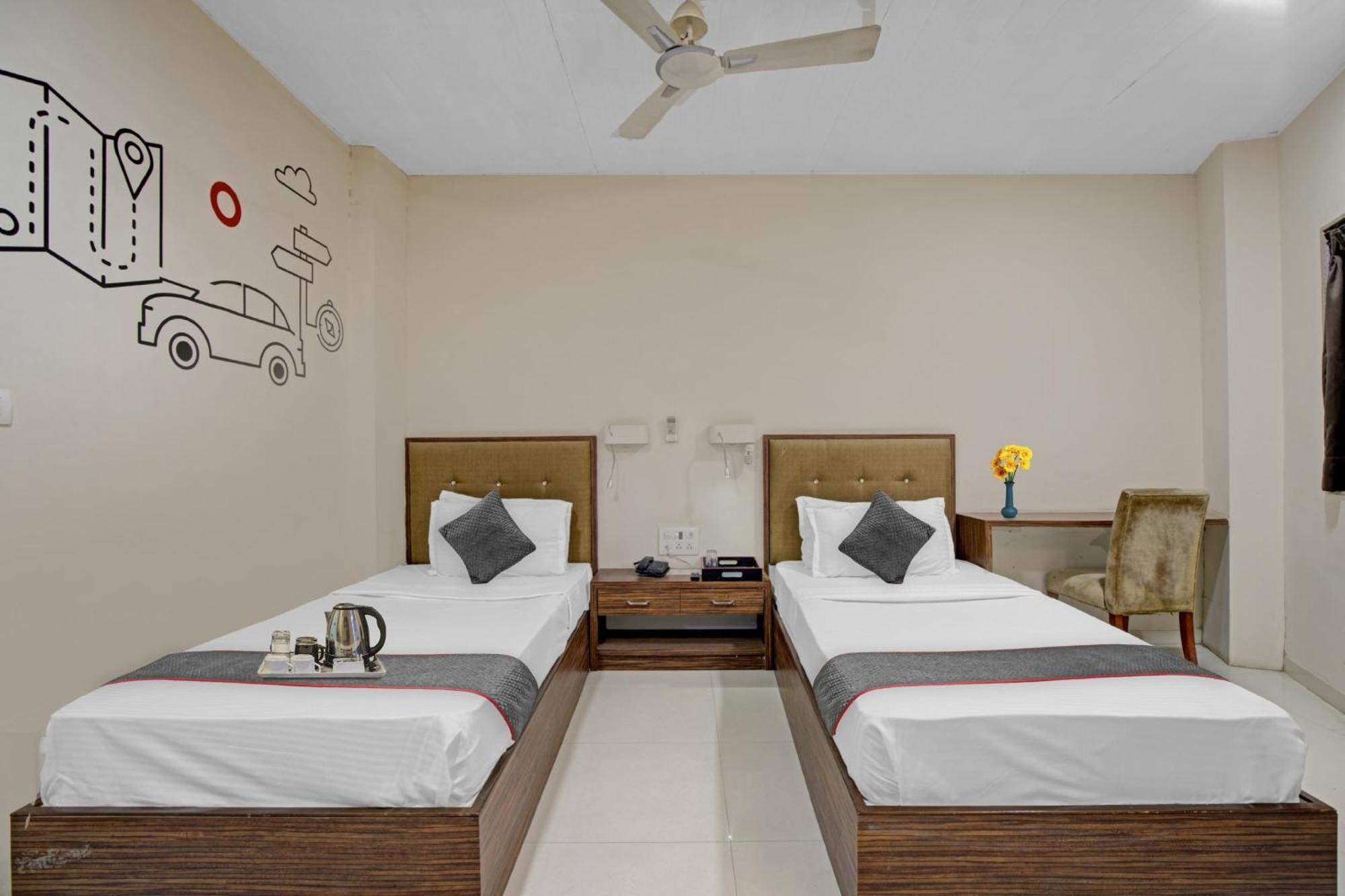 אחמדאבאד Hotel O The Kia Residency Hotel And Banquet מראה חיצוני תמונה