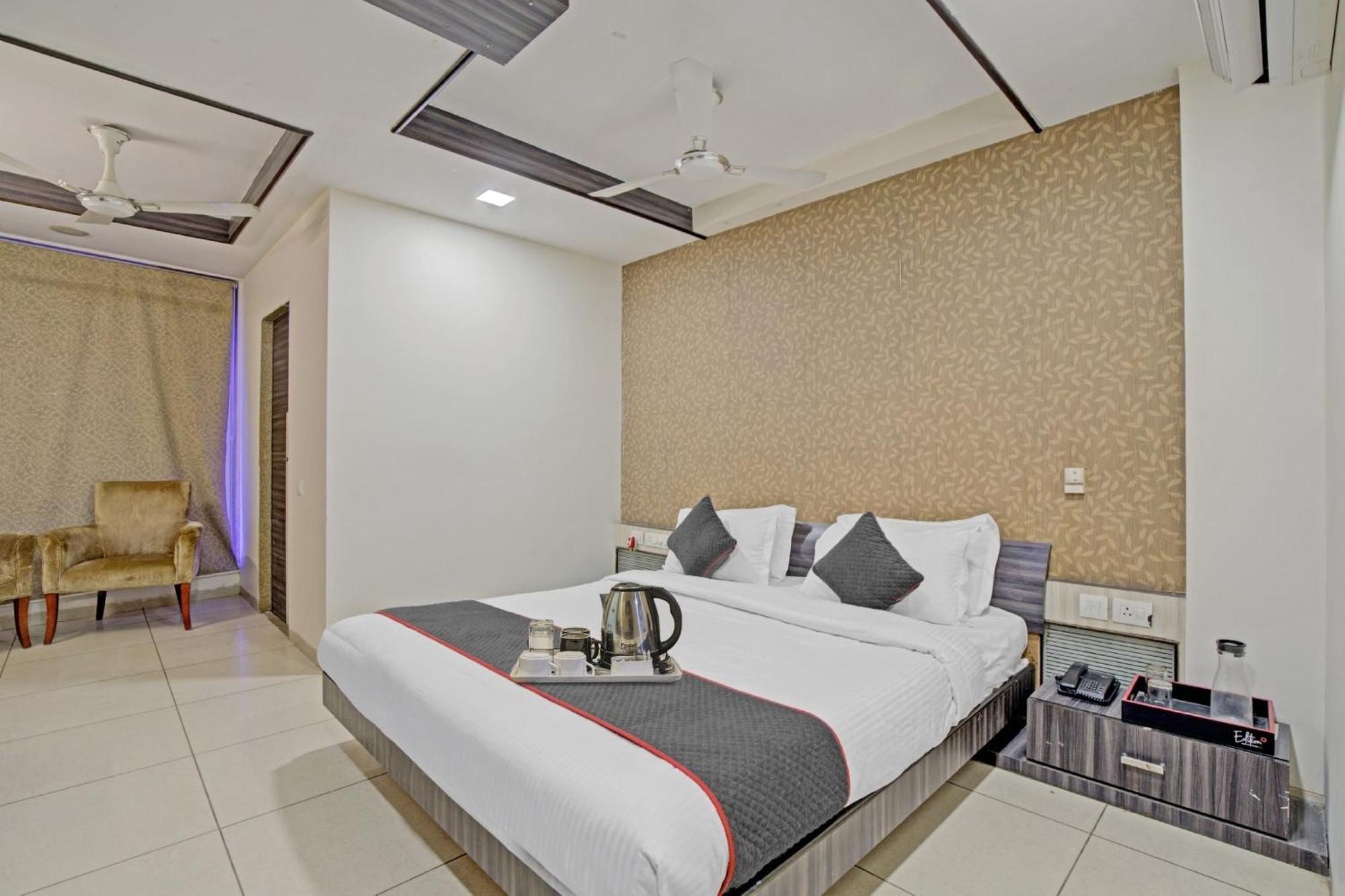 אחמדאבאד Hotel O The Kia Residency Hotel And Banquet מראה חיצוני תמונה