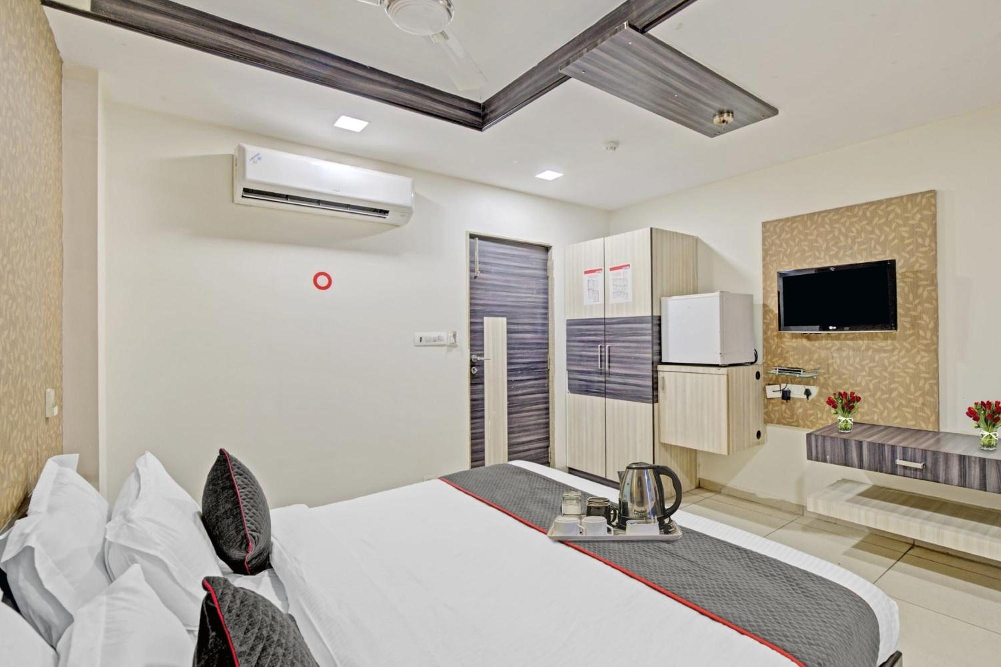 אחמדאבאד Hotel O The Kia Residency Hotel And Banquet מראה חיצוני תמונה