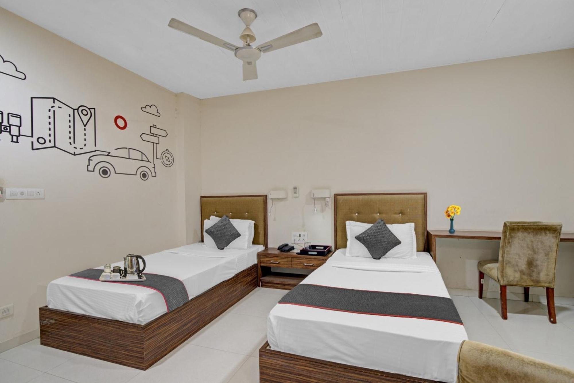 אחמדאבאד Hotel O The Kia Residency Hotel And Banquet מראה חיצוני תמונה