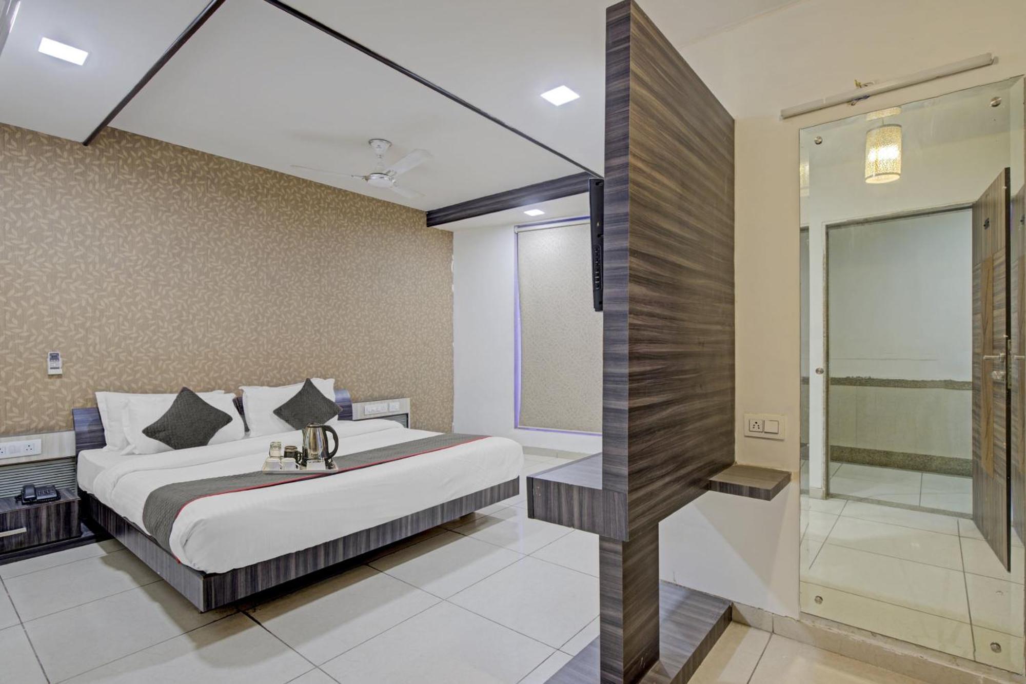 אחמדאבאד Hotel O The Kia Residency Hotel And Banquet מראה חיצוני תמונה