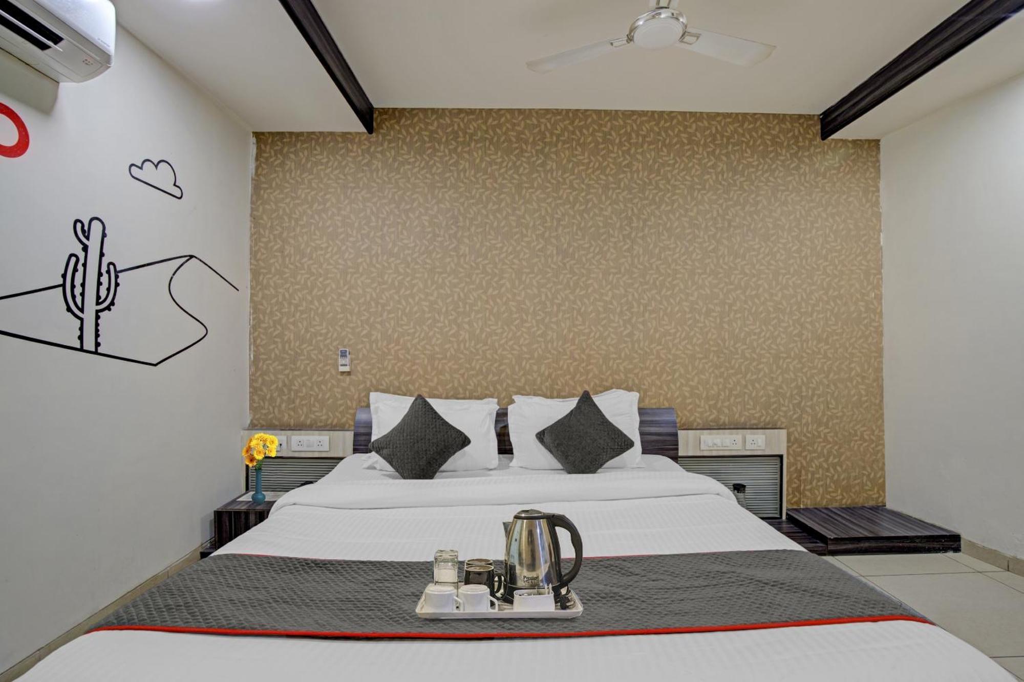 אחמדאבאד Hotel O The Kia Residency Hotel And Banquet מראה חיצוני תמונה