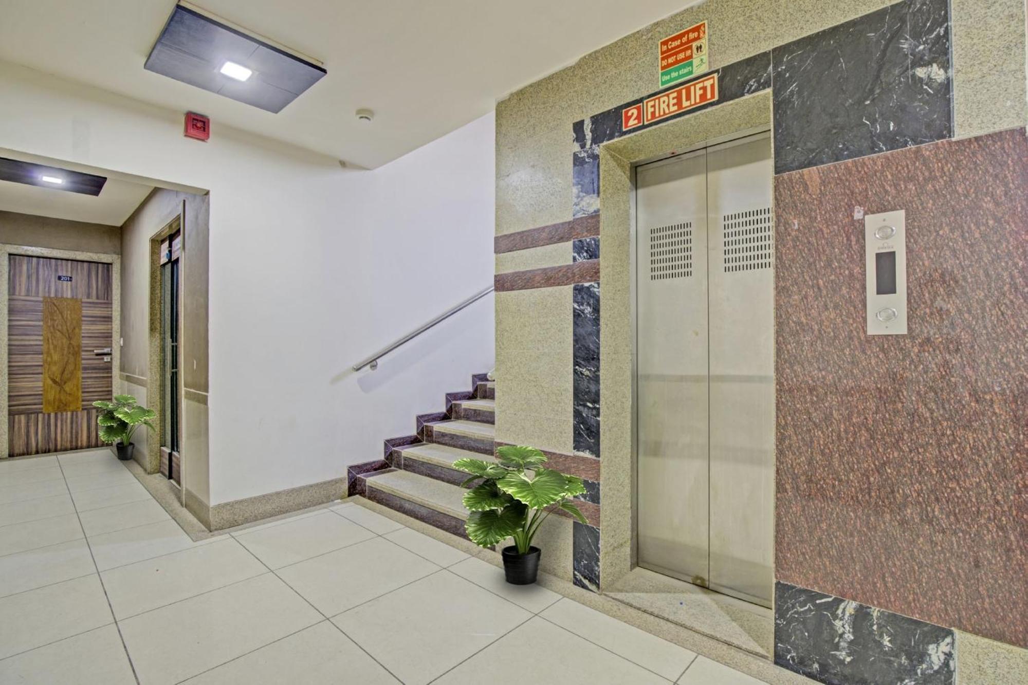 אחמדאבאד Hotel O The Kia Residency Hotel And Banquet מראה חיצוני תמונה