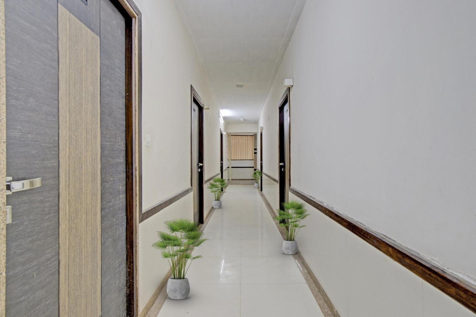 אחמדאבאד Hotel O The Kia Residency Hotel And Banquet מראה חיצוני תמונה