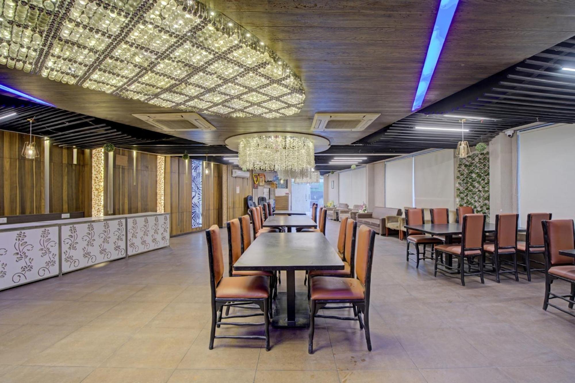 אחמדאבאד Hotel O The Kia Residency Hotel And Banquet מראה חיצוני תמונה